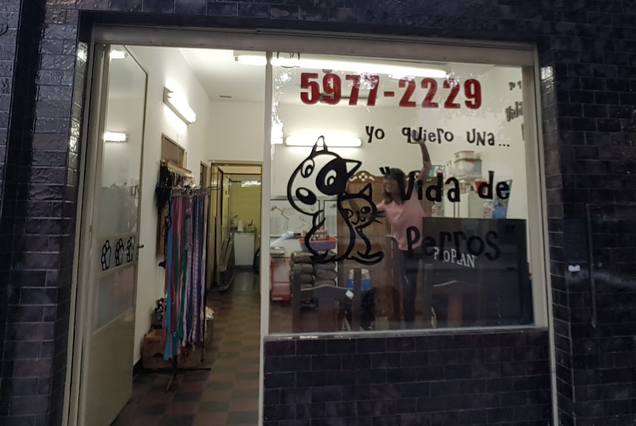 Fachada de la veterinaria Vida de perros